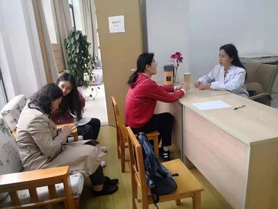 我校邀請(qǐng)醫(yī)院專(zhuān)家來(lái)校開(kāi)展健康體檢咨詢服務(wù)