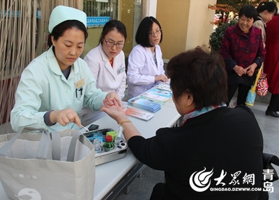 薛家島街道社區(qū)衛(wèi)生服務(wù)中心開(kāi)展&ldquo;糖尿病日&rdquo;健康咨詢活動(dòng)