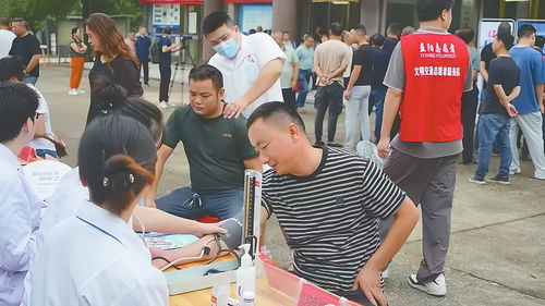 益陽近百名貨車司機集中加入工會，享受健康咨詢服務