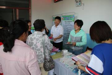 土右旗開展“關愛婦幼健康、確保母嬰平安”宣傳服務活動，提供健康咨詢服務